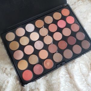 Crown cosmetics eyeshadow palette